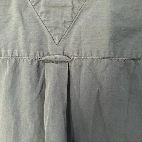 Tommy Hilfiger cobalt blue button up short sleeved shirt, L, logo on pocket. - Picture 8 of 10